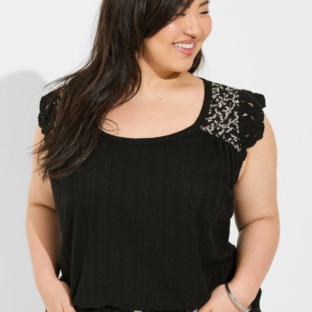 Torrid - Knit Scoop Neck Ruffle Sleeve Swing Top in Deep Black